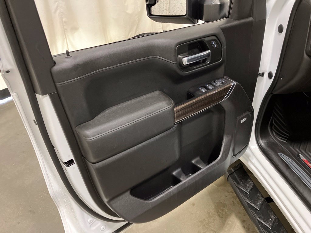 Used 2021 Summit White Chevrolet RST image 10