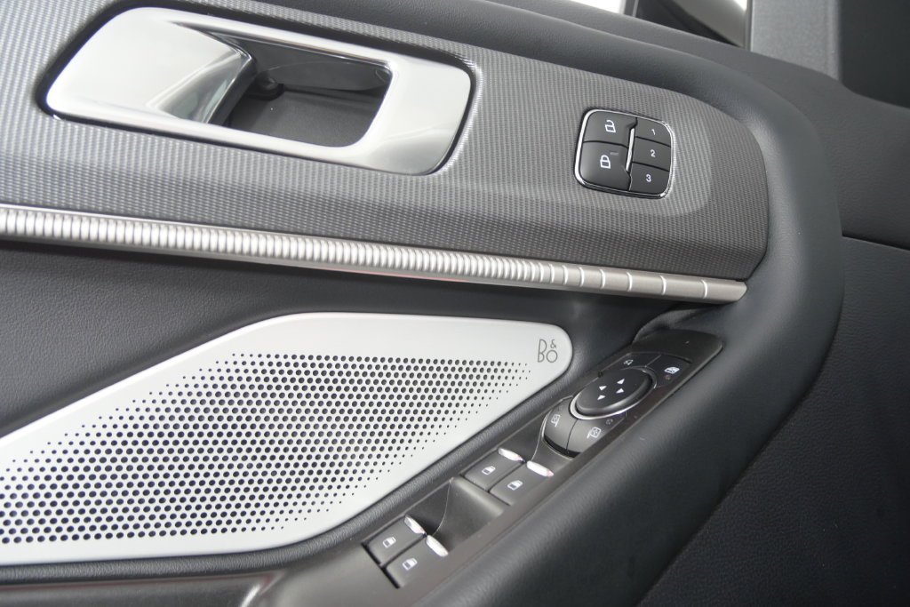 Used 2025 White Metallic Ford ST image 29