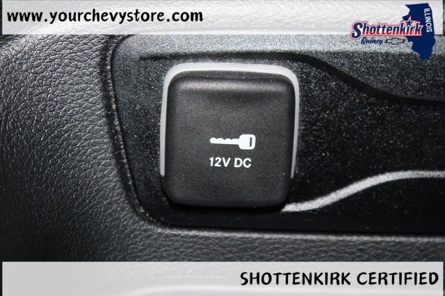 Used 2025 White Chrysler Select image 33
