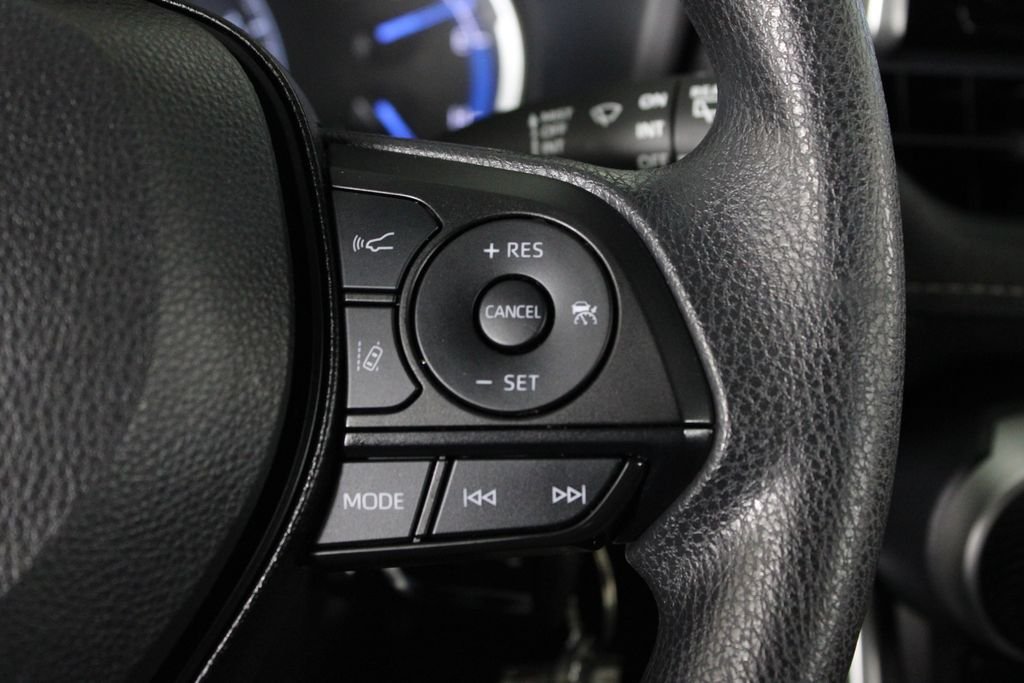 2025 Toyota RAV4 LE - Photo 25