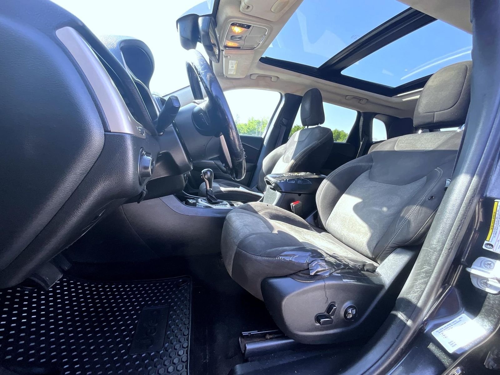 Used 2014 Black Jeep Latitude image 11