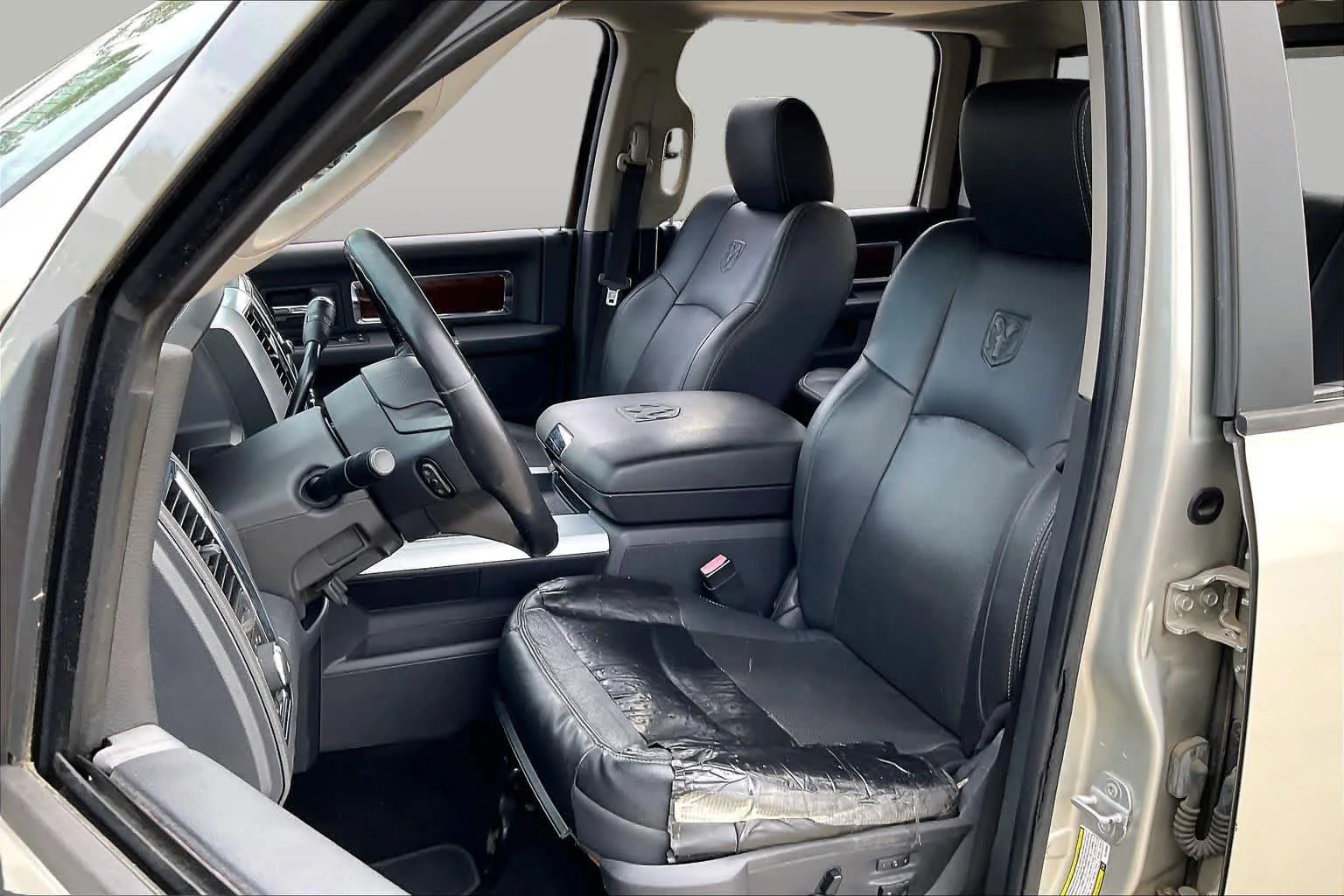 Used 2010 Light Graystone Pearl Dodge Laramie image 7
