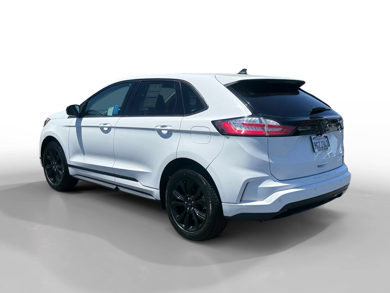 Used 2023 Oxford White Ford SE image 3