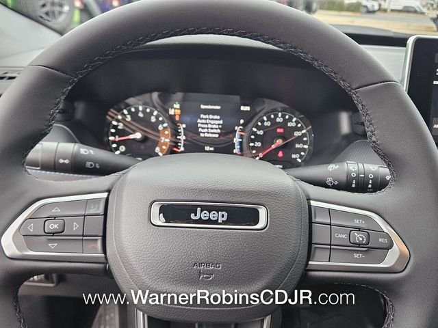 New 2026 Red Hot Pearl-Coat Exterior Paint Jeep Latitude image 23