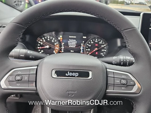 New 2026 Red Hot Pearl-Coat Exterior Paint Jeep Latitude image 23