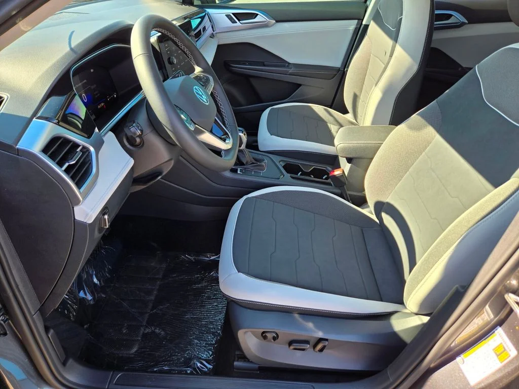 New 2026 Silver Volkswagen 1.5T SE image 6