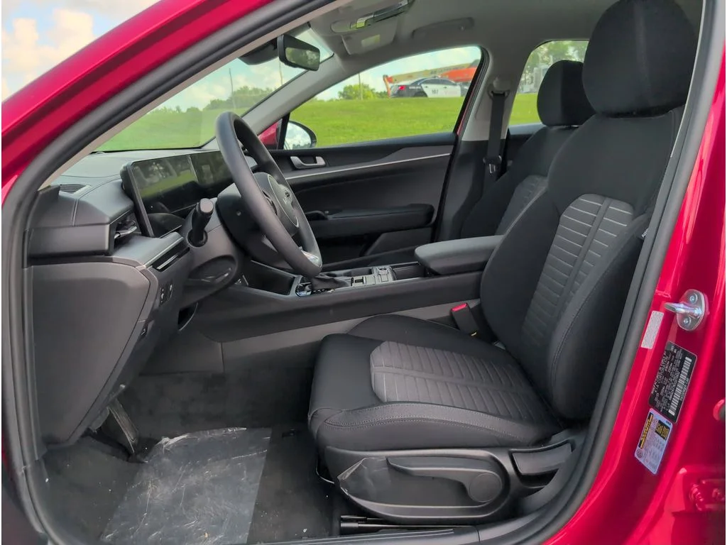 2025 Kia K5 LXS - Photo 10
