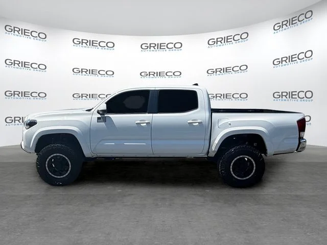 Used 2017 White Toyota SR5 image 4