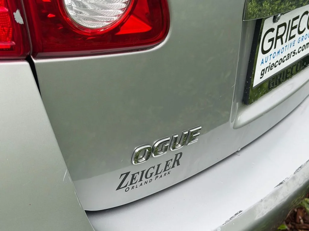 Used 2011 Silver Nissan SV image 9