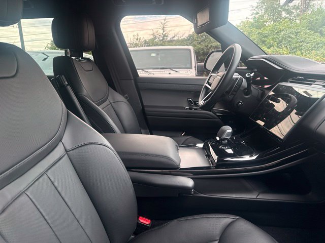 Used 2024 Gray Land Rover SE image 5