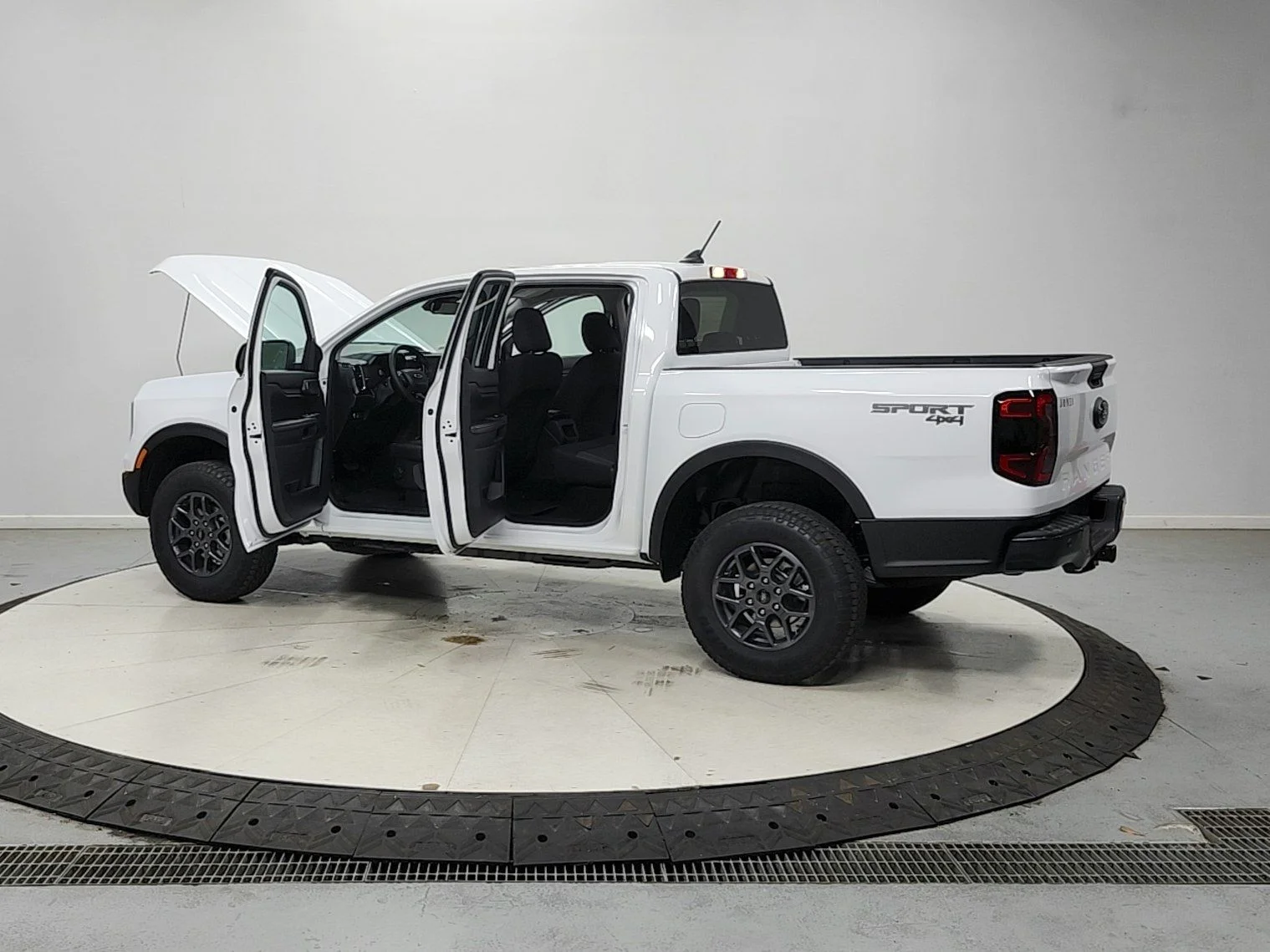 New 2026 Oxford White Ford XLT image 14