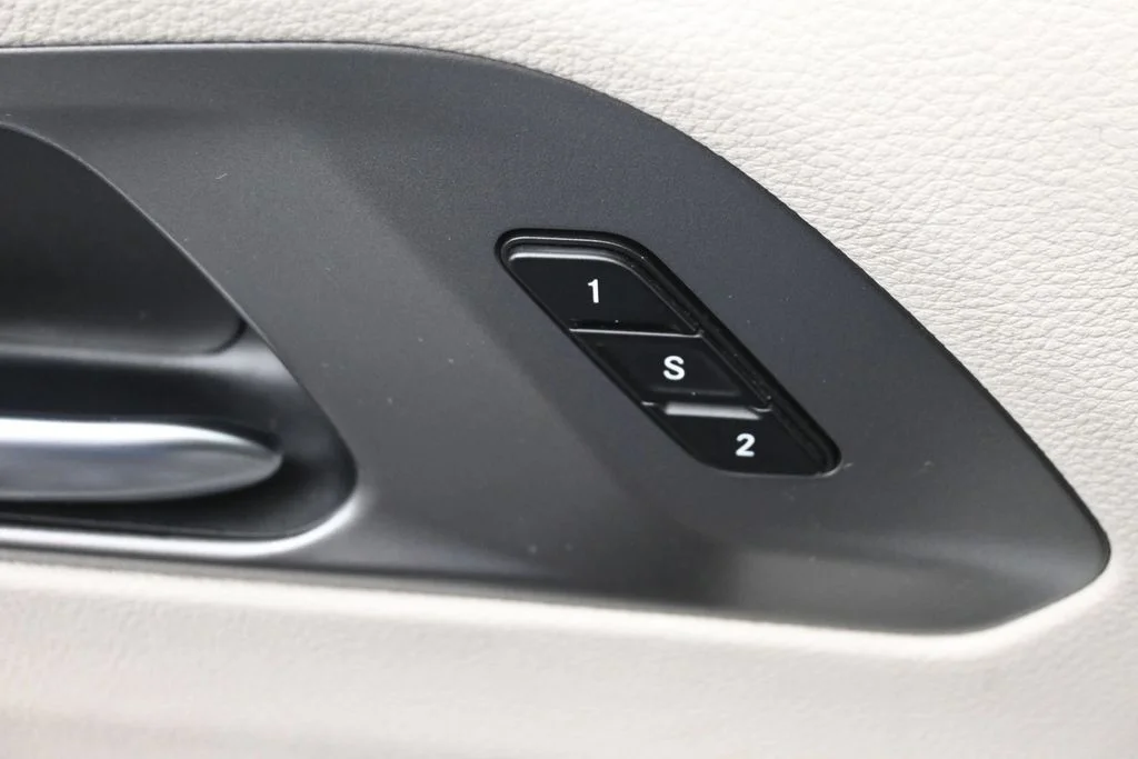 Used 2023 White Chrysler Touring L image 18