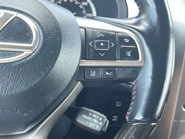 Used 2021  Lexus 460 Luxury image 28