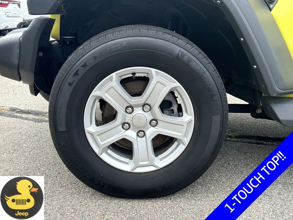 Used 2023  Jeep Sport S image 9