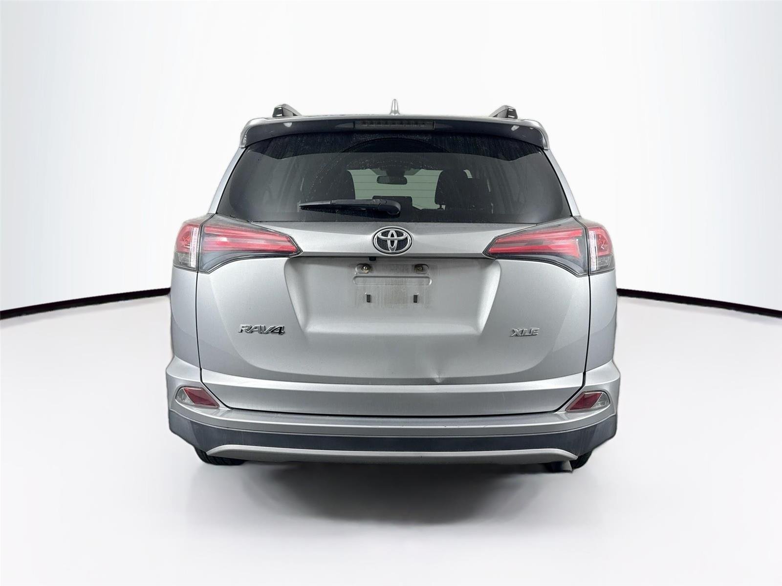 Used 2018 Silver Sky Metallic Toyota XLE image 7