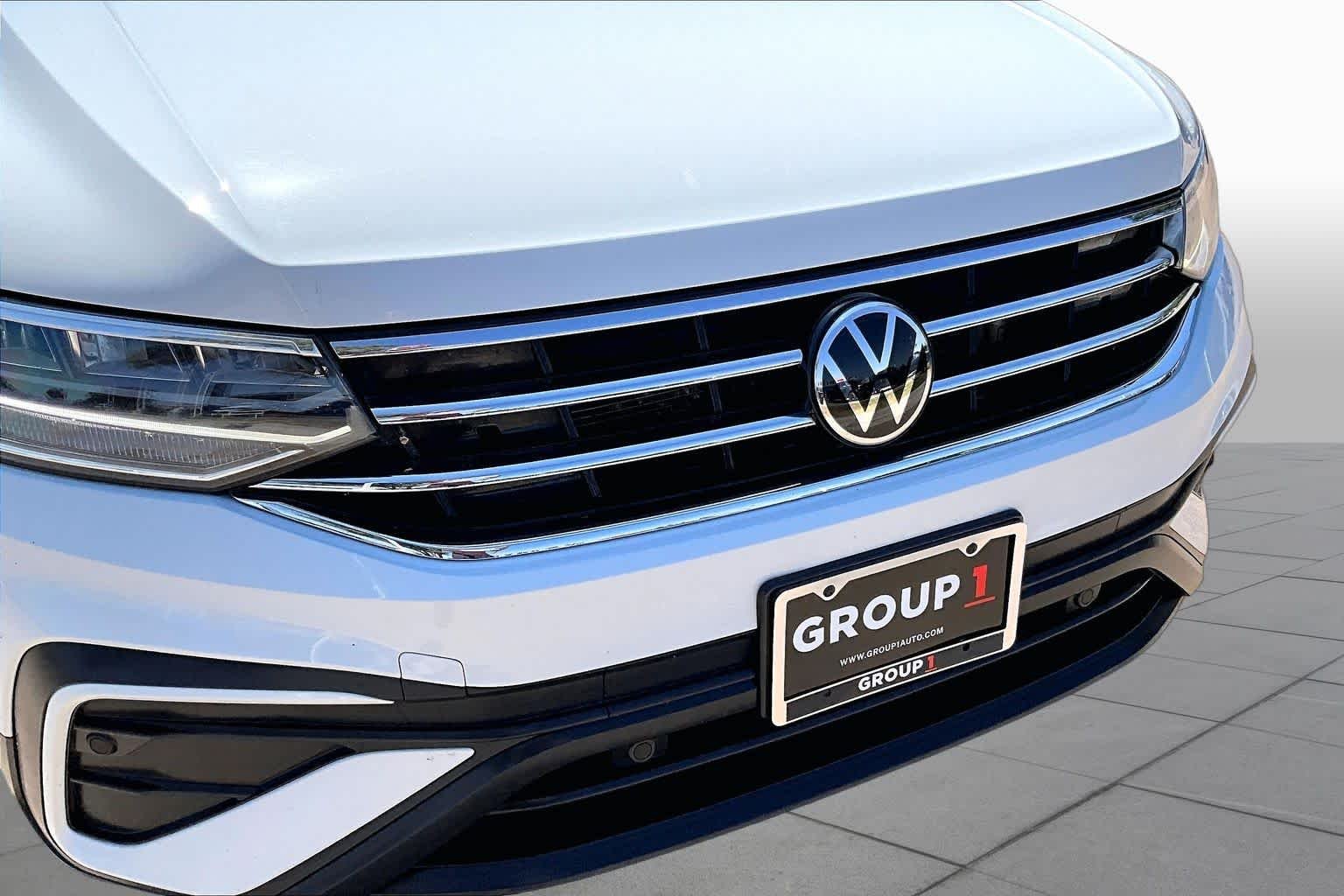 Used 2022 Pure White Volkswagen SE image 29