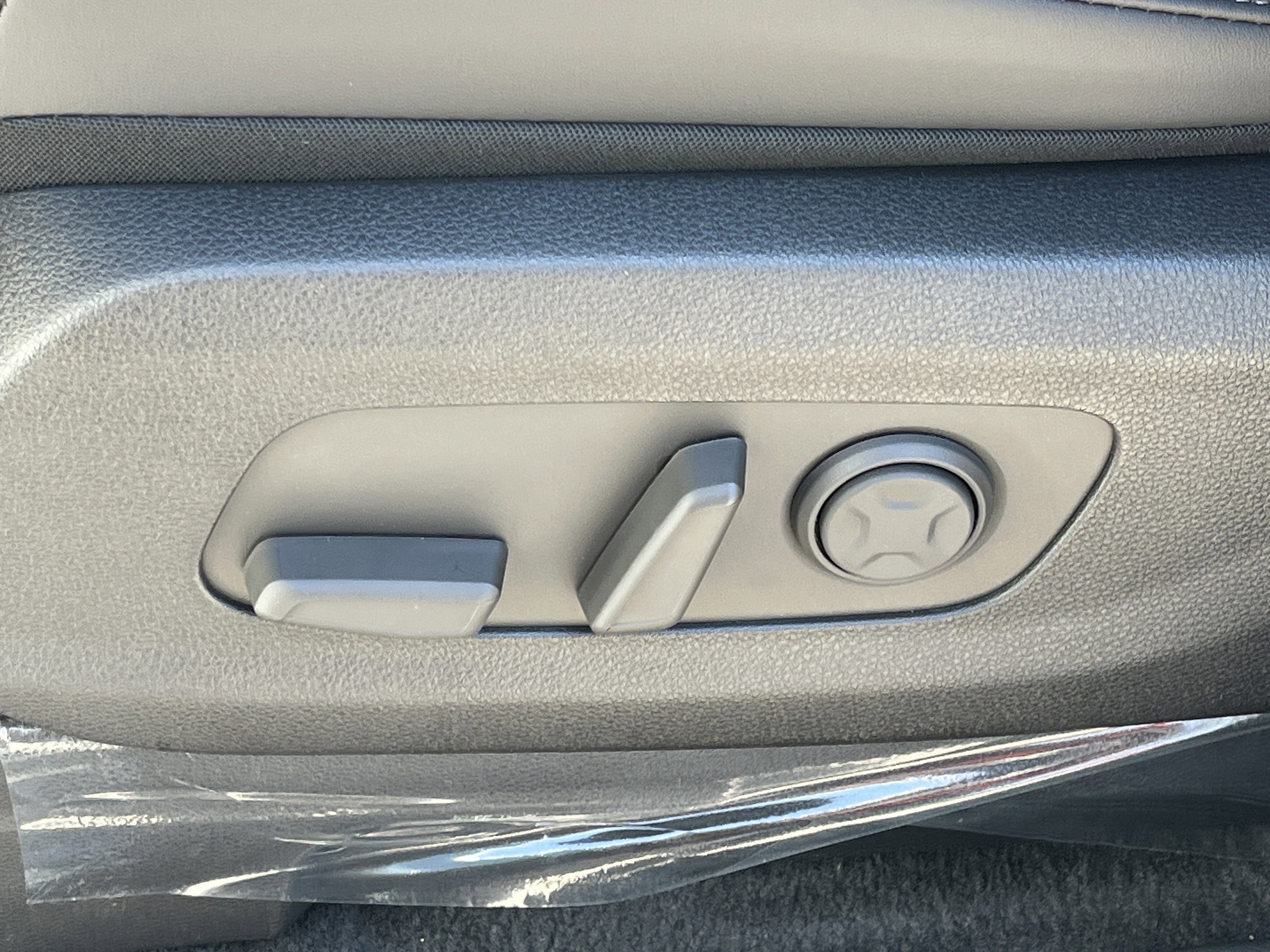 New 2026 Snow White Pearl Kia EX image 19