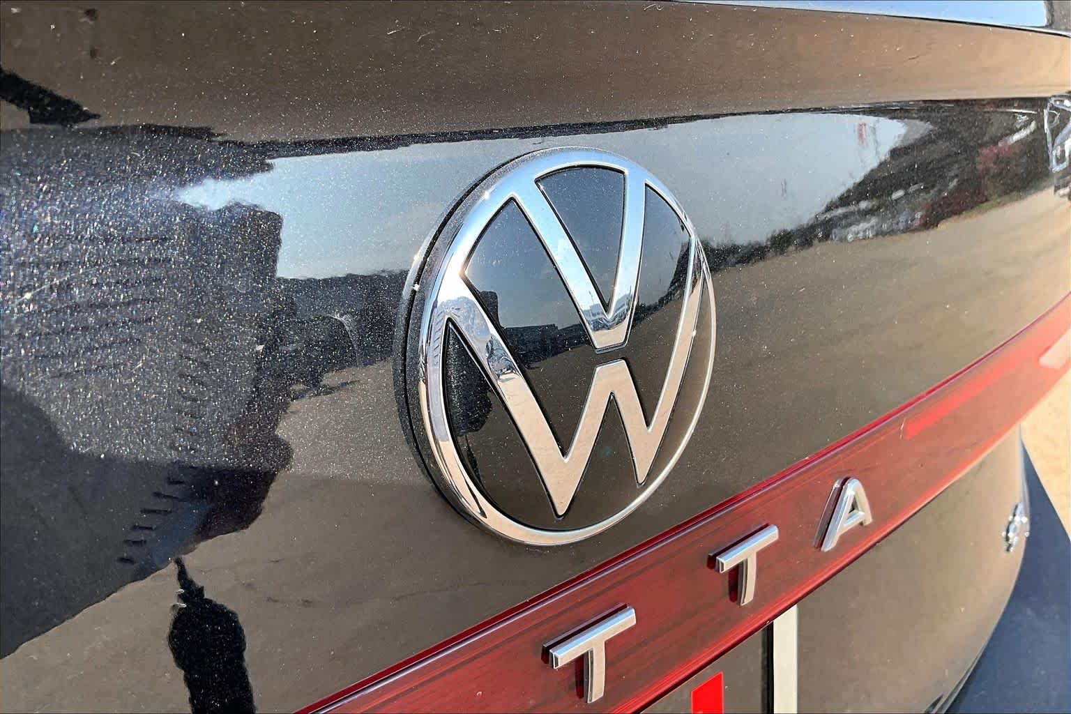 Used 2025 Monterey Blue Volkswagen SE image 27