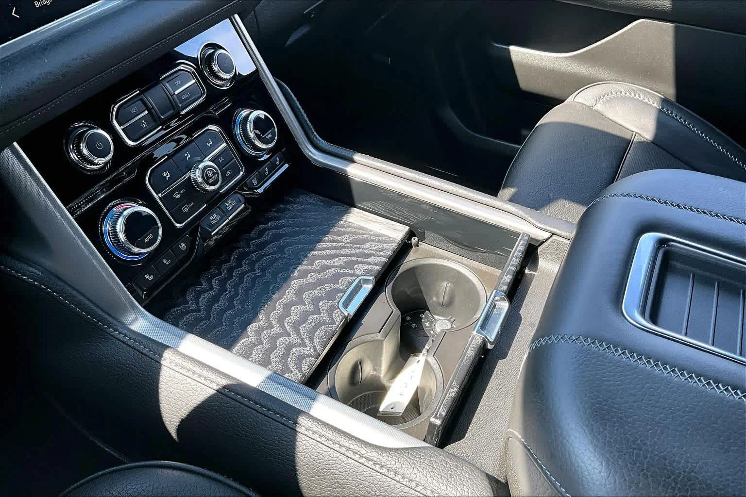 Used 2023 Onyx Black GMC Denali image 32