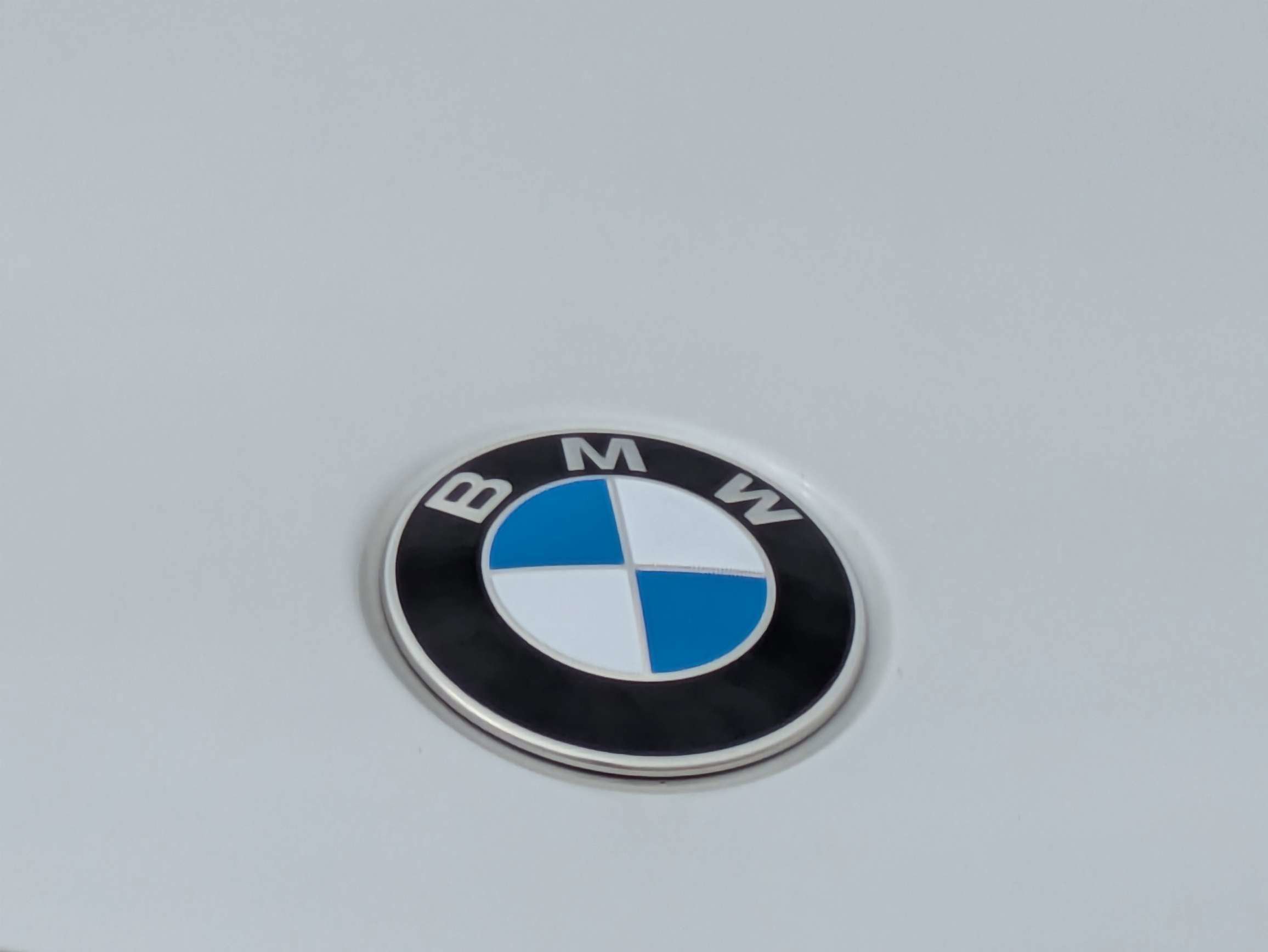 Used 2023 Mineral White Metallic BMW xDrive40i image 15