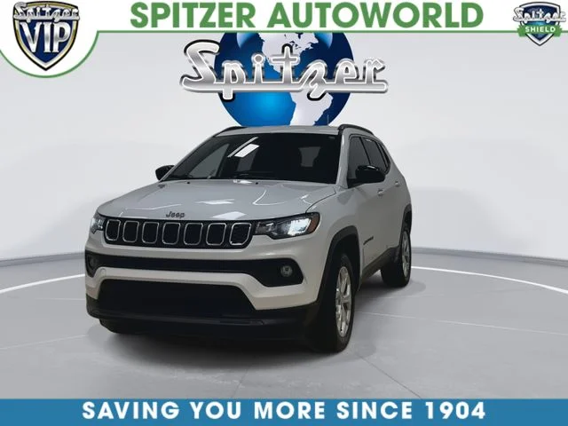 Used 2024 White Jeep Latitude image 4