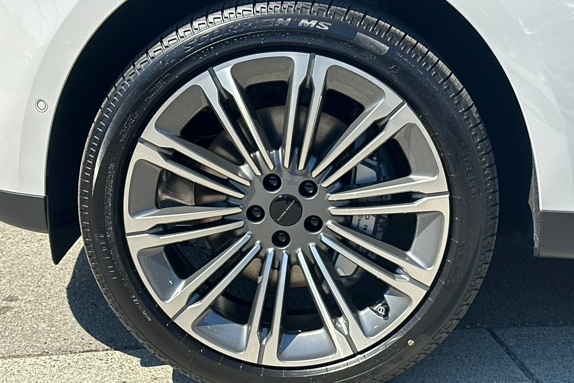 New 2026 Borasco Grey Land Rover SE image 11
