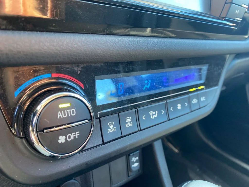 Used 2015  Toyota L image 20