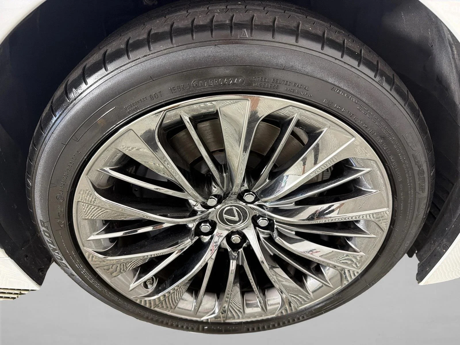 Used 2022 White Lexus LS 500 image 14
