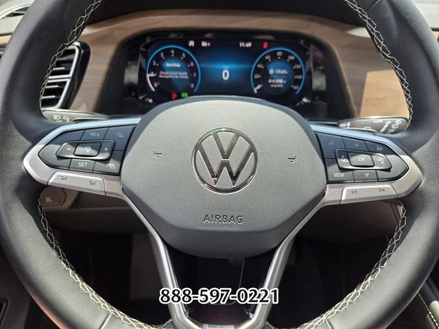 Certified Used 2025 Deep Black Pearl Volkswagen 2.0T SE W/TECHNOLOGY image 25
