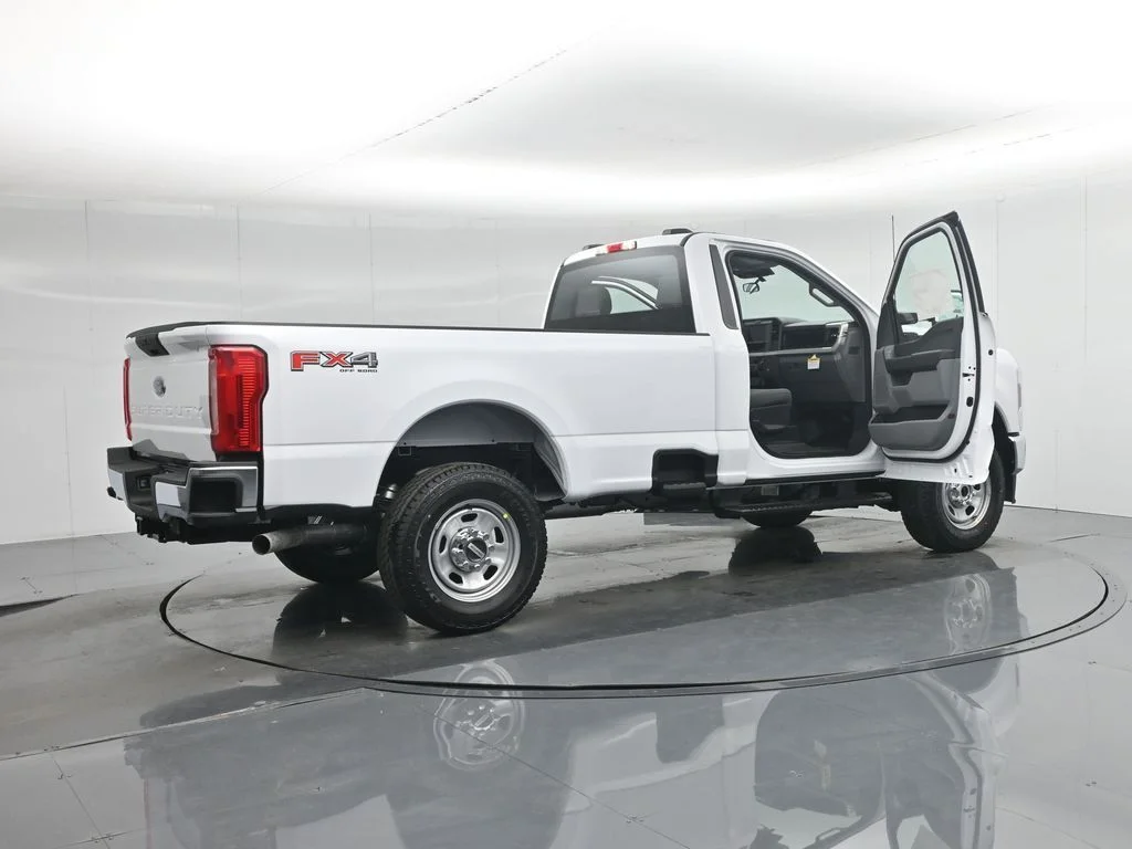 New 2026 Oxford White Ford XL image 5
