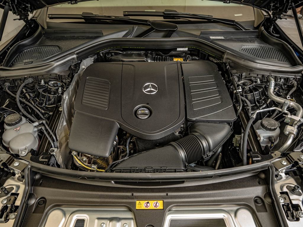 New 2026 Obsidian Black Metallic Mercedes-Benz GLC 300 image 38