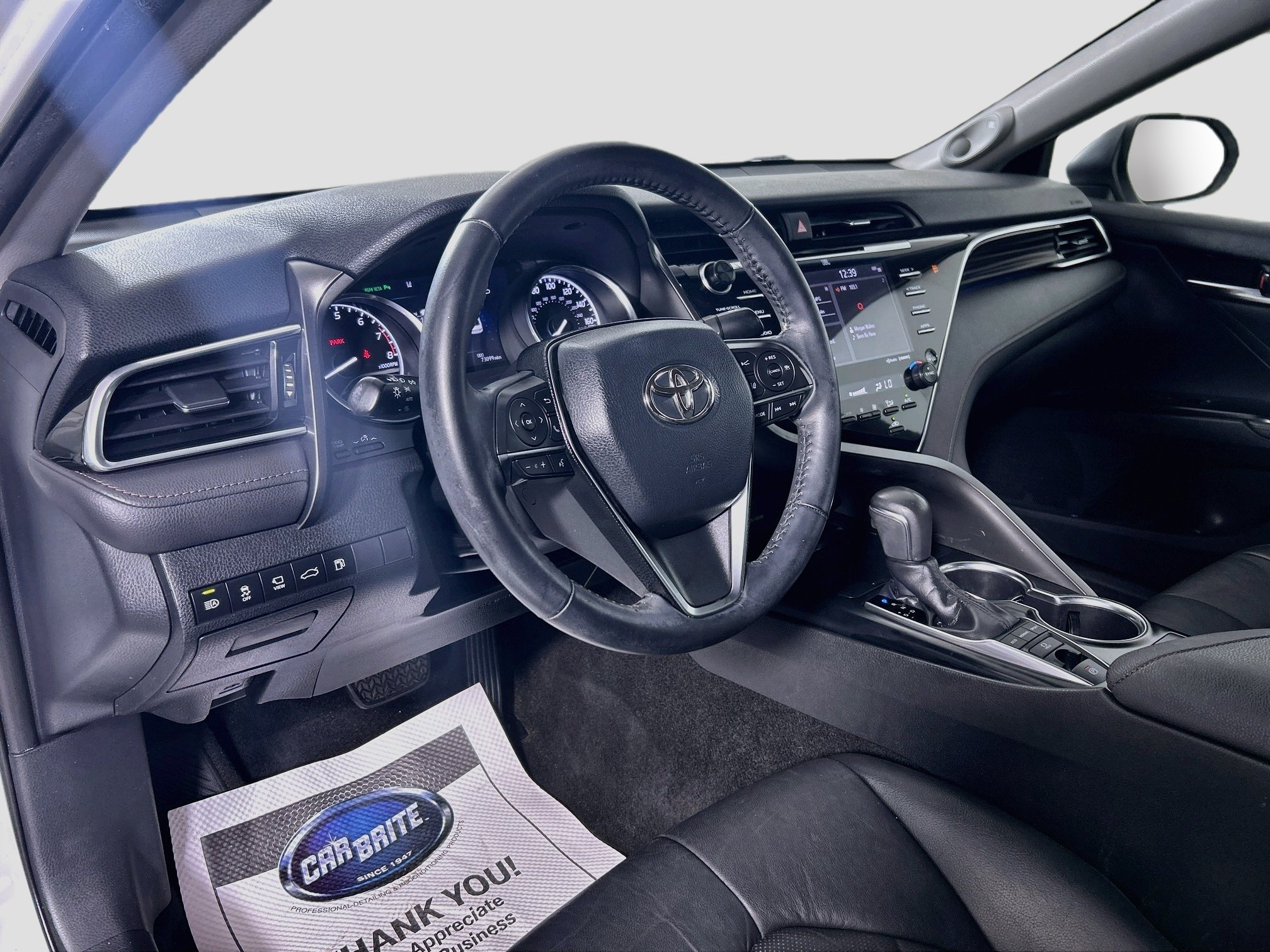 Used 2018 Wind Chill Pearl Toyota XLE image 9
