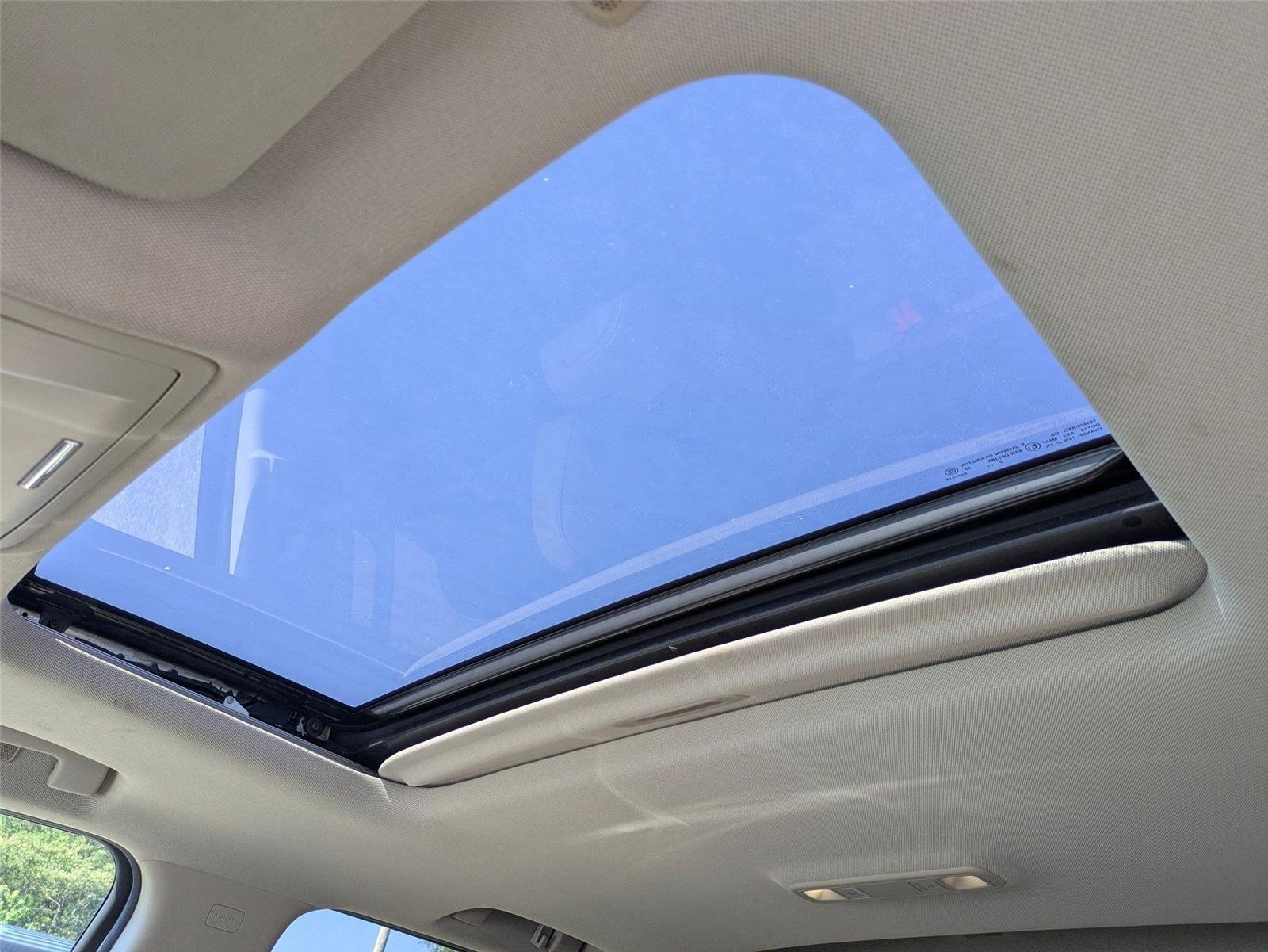 Used 2016 White Frost Tricoat GMC Denali image 13