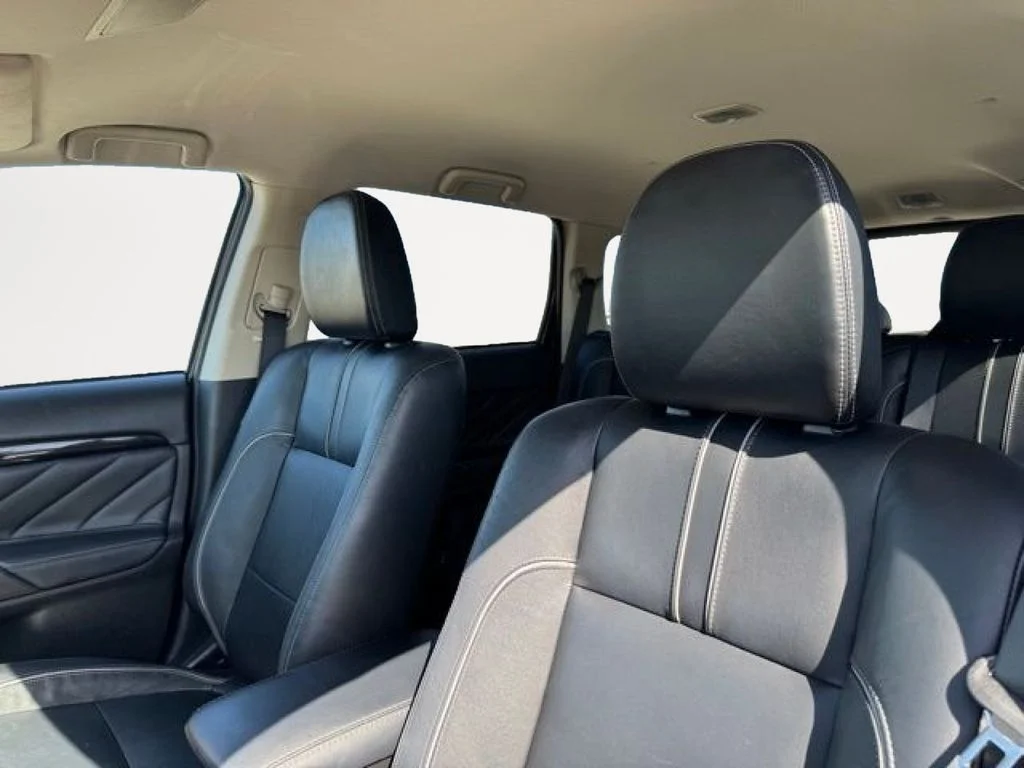 Used 2018  Mitsubishi SEL image 20