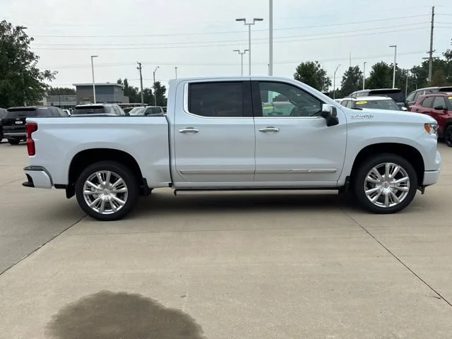 New 2026 Polar White Tricoat Chevrolet High Country image 5