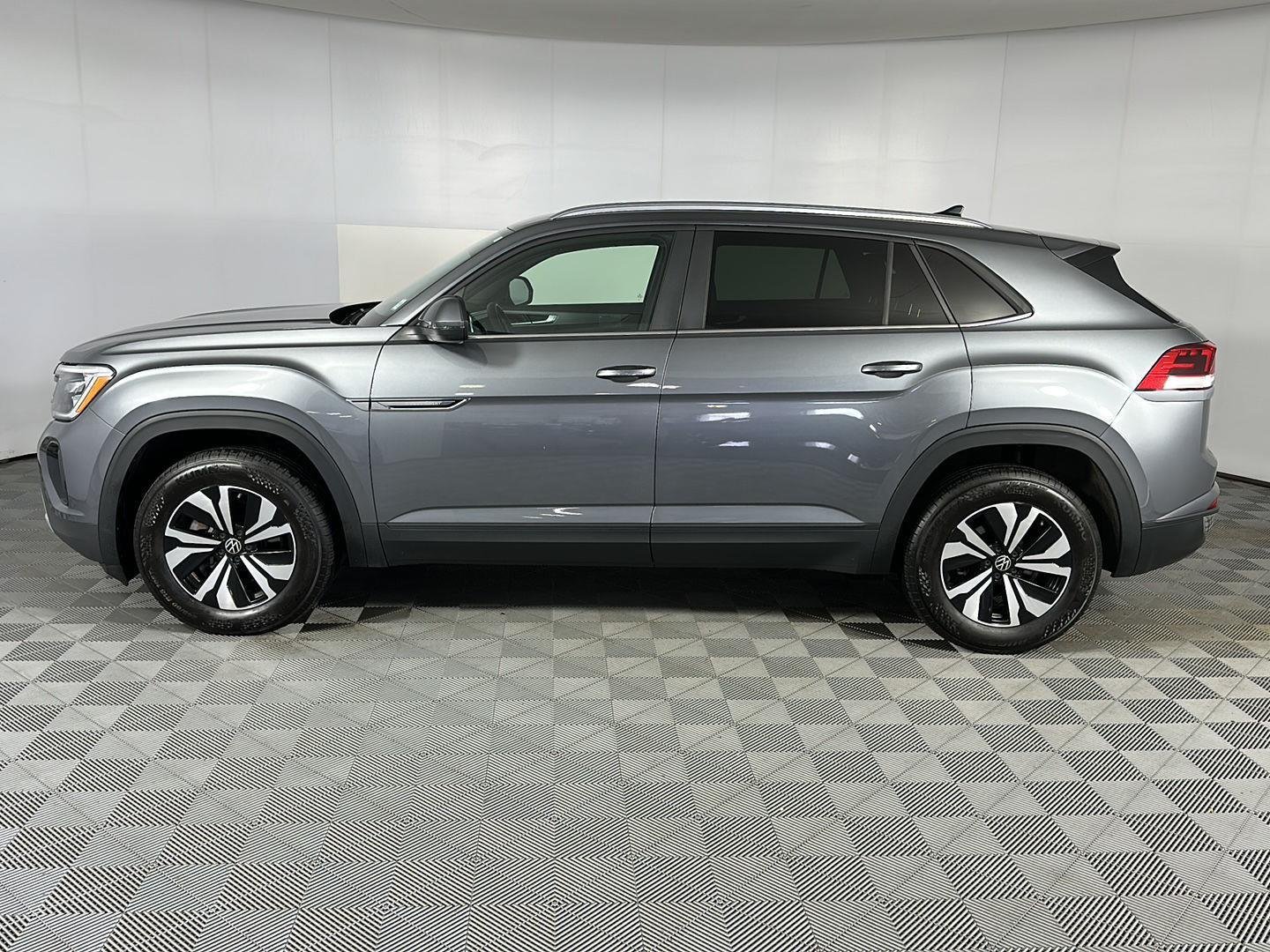Used 2024 Platinum Gray Metallic Volkswagen 2.0T SE image 12