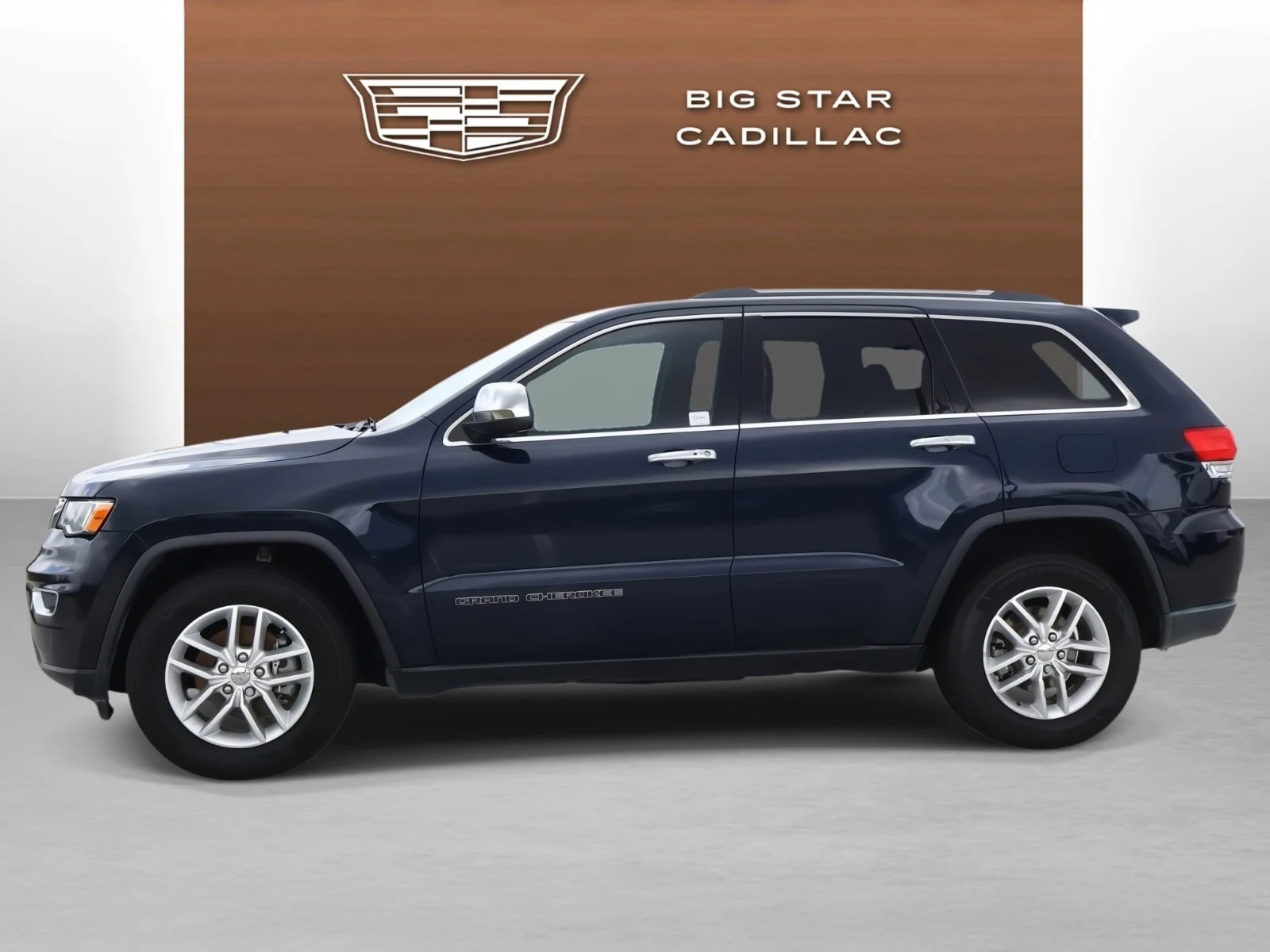 Used 2017 Jeep Grand Cherokee Laredo E with VIN 1C4RJEAG9HC752240 for sale in Friendswood, TX