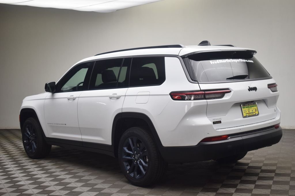 New 2026 Bright White Clear-Coat Exterior Paint Jeep Limited image 13