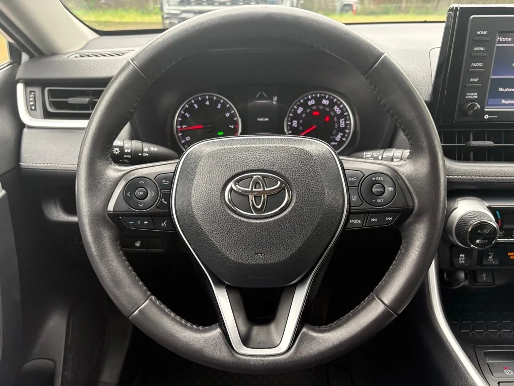 Used 2021 Silver Toyota XLE image 20