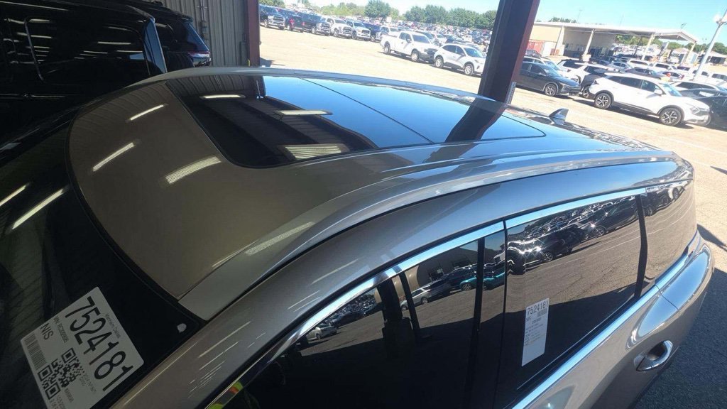 Used 2024 Silver INFINITI LUXE image 15