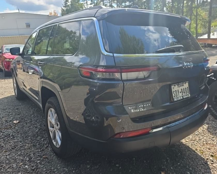 Used 2022 Gray Jeep Limited image 4
