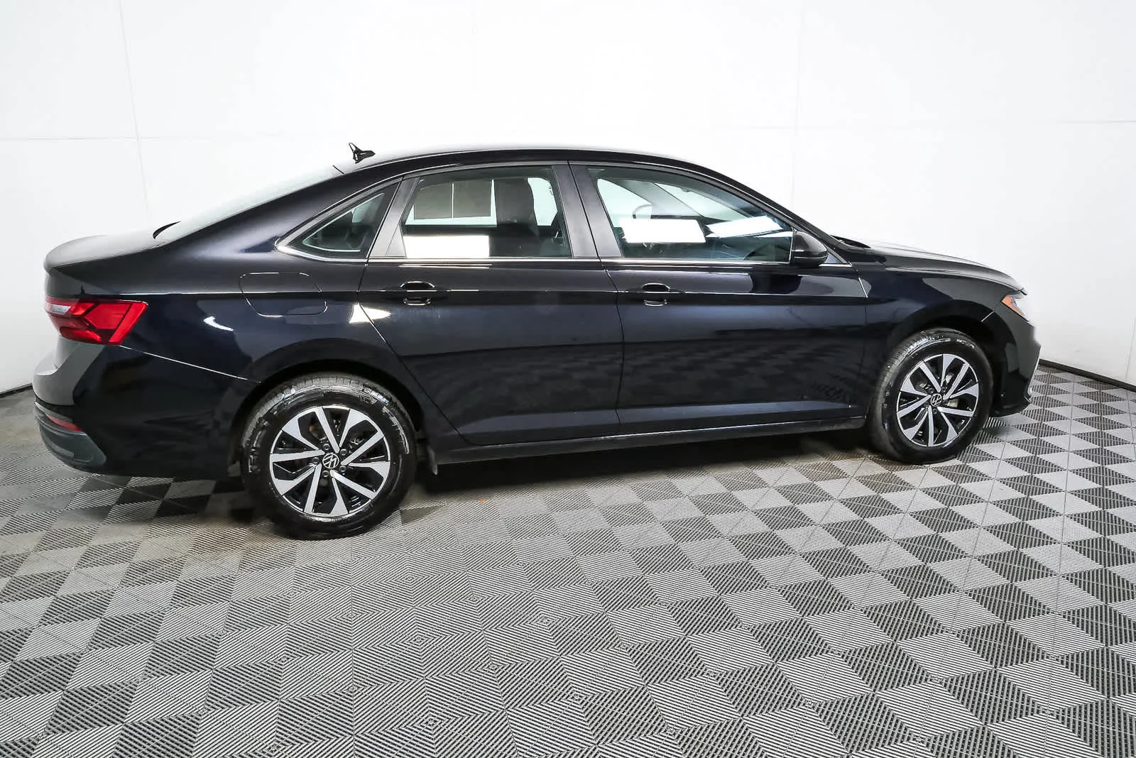 3VW5W7BU5TM010373