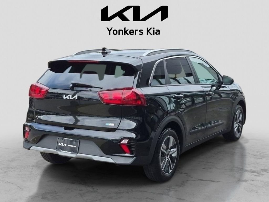 Used 2022 Black Kia LXS image 5
