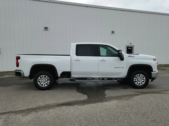 Used 2023 White Chevrolet LT image 8