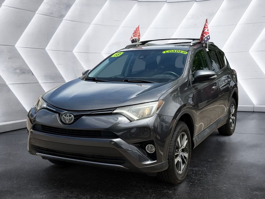 Used 2018 Gray Toyota XLE image 3
