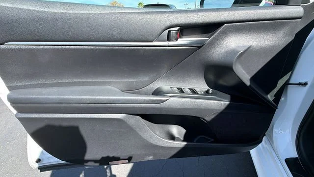 Used 2019 White Toyota LE image 19