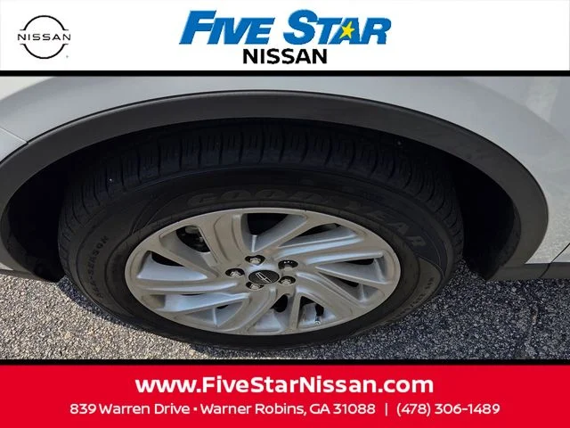Used 2022 White Lincoln Standard image 17
