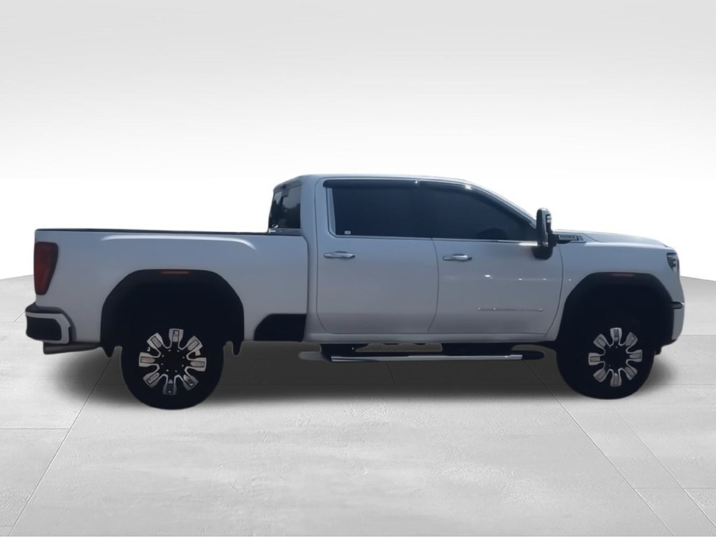 Used 2024 White GMC Denali image 9