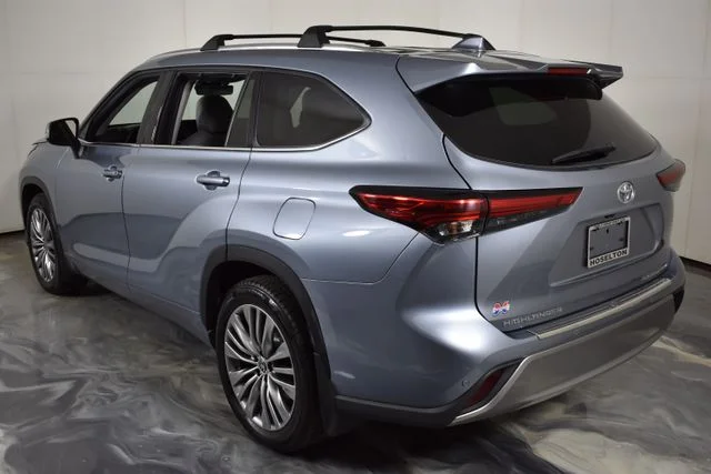 Used 2021  Toyota Platinum image 7