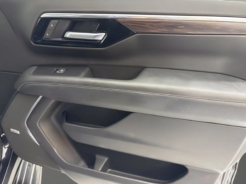 Used 2025 Dark Ash Metallic Chevrolet Premier image 17